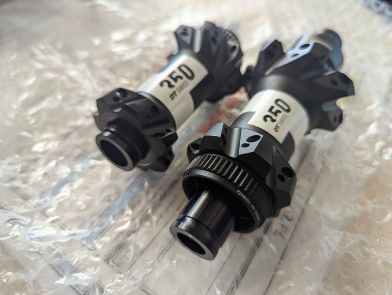 Used Dt Swiss 350 Hubs 15x100 12x142 32h bike — image 3 of 3