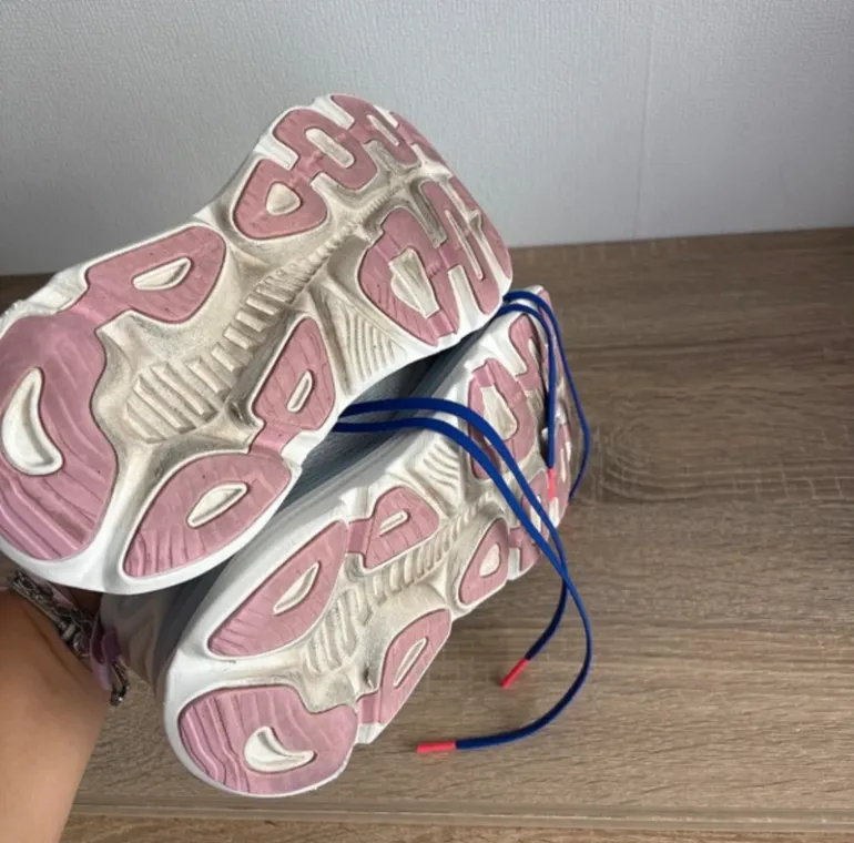 Used Hoka Running Shoes bike — image 4 of 4