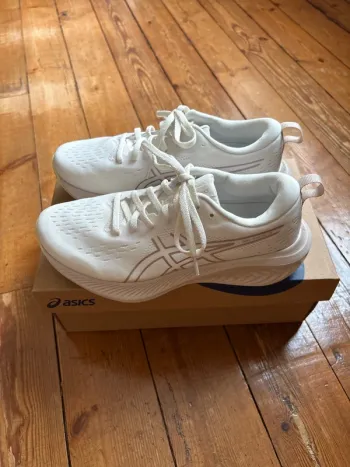 Used Asics Gel-Excite 10 Running Shoes