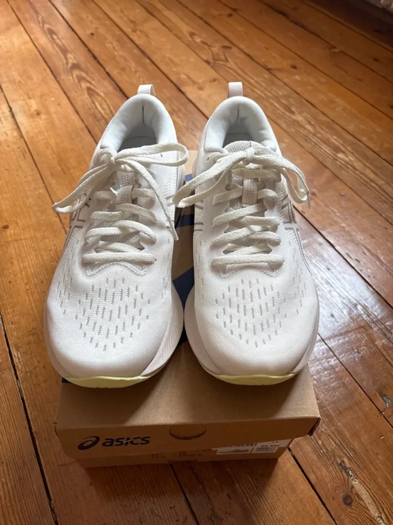 Used Asics Gel-Excite 10 bike — image 2 of 2