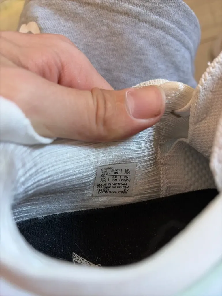 Tweedehands Asics Novablast Paris bike — afbeelding 5 van 6