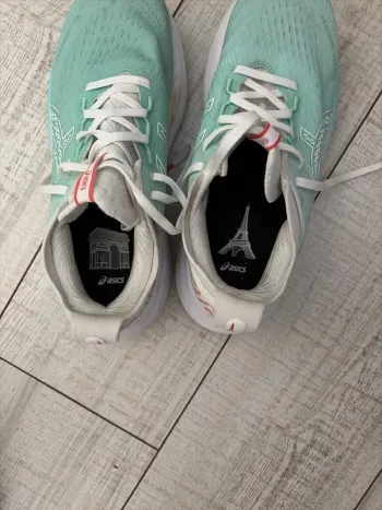 Tweedehands Asics Novablast Paris bike — afbeelding 6 van 6