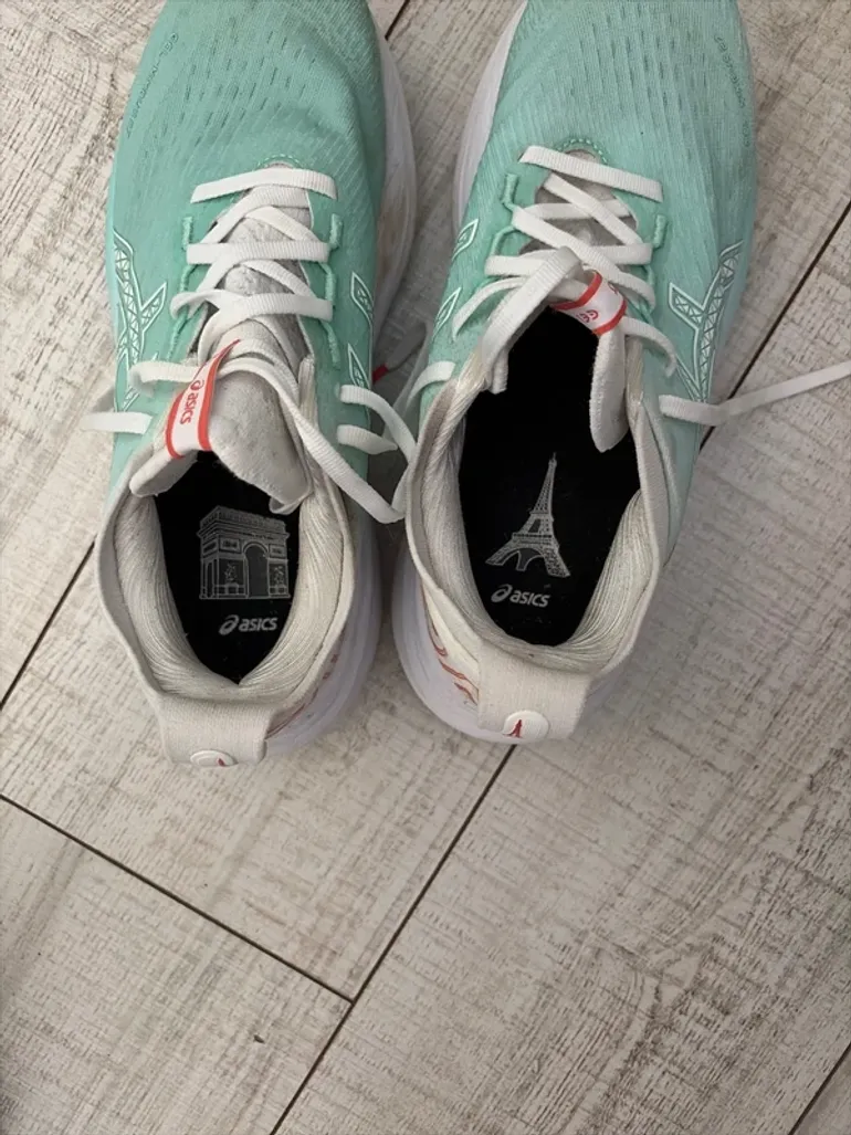 Tweedehands Asics Novablast Paris bike — afbeelding 6 van 6