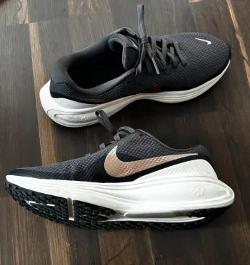 Used Nike Damen Schuhe bike — image 3 of 4