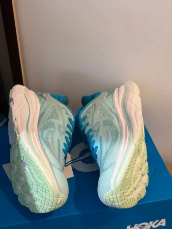 Hoka Shoes bike d'occasion — image 11 sur 15