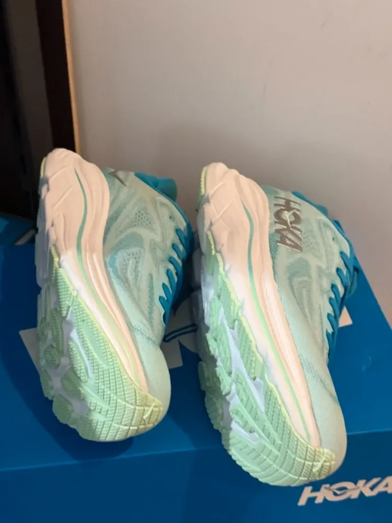 Hoka Shoes bike d'occasion — image 14 sur 15