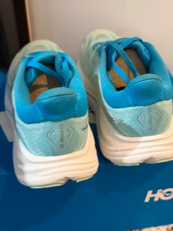 Hoka Shoes bike d'occasion — image 2 sur 15