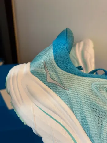 Hoka Shoes bike d'occasion — image 9 sur 15