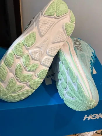 Hoka Shoes bike d'occasion — image 13 sur 15