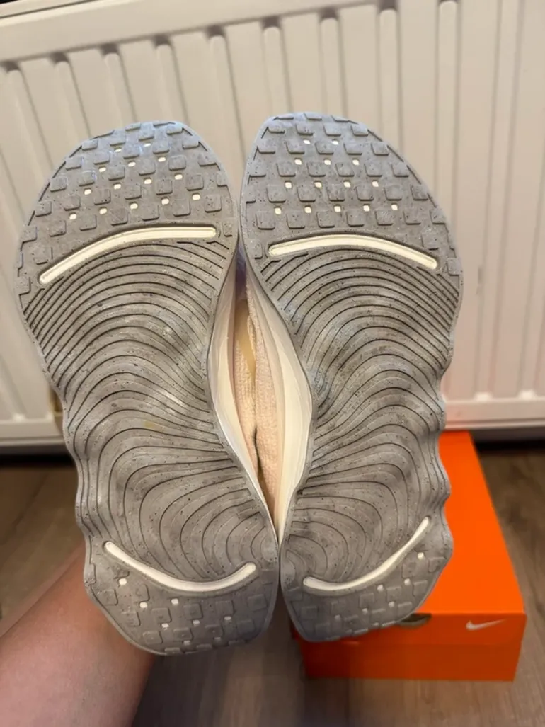 Used Nike sneakers bike — image 5 of 6