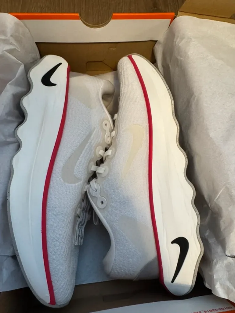 Used Nike sneakers bike — image 4 of 6