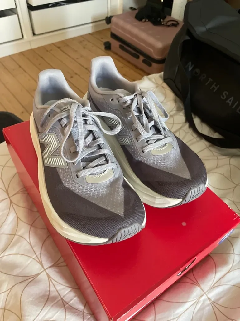 Used New Balance Running Shoes bike — image 2 of 8