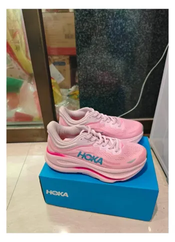 Used Rose Bondi 9 Running Shoes