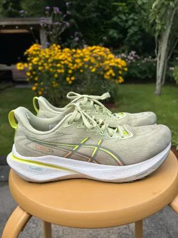Used Asics GT-2000 13 Running Shoes