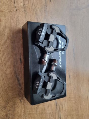 Použité Shimano Ultegra R8000 SPD-SL Pedals Drivetrain & Pedals