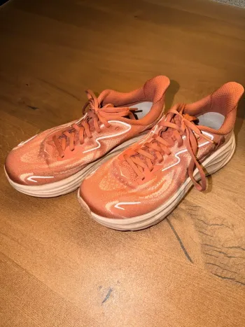 Used Orange Clifton 10 Running Shoes