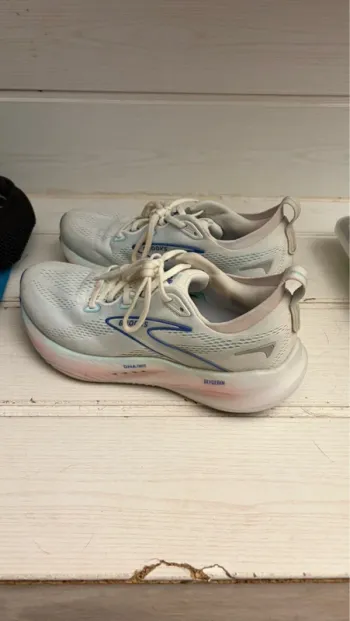 Used Brooks Glycerin 22 Running Shoes