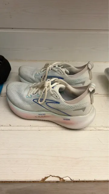Used Brooks Glycerin 22 Running Shoes