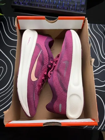 Used Ride Stellar Running Shoes