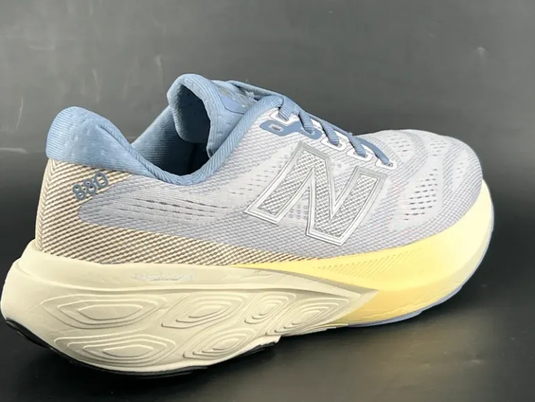 Used New Balance Fresh Foam X 880 v15 bike — image 4 of 15