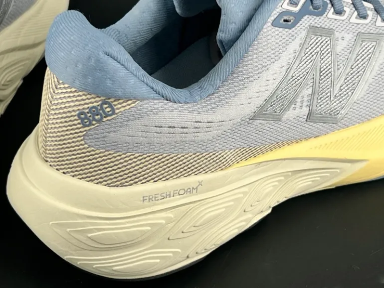 Used New Balance Fresh Foam X 880 v15 bike — image 12 of 15