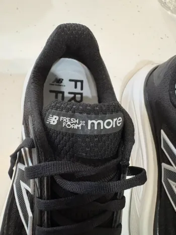 Tweedehands New Balance Sneakers bike — afbeelding 2 van 4