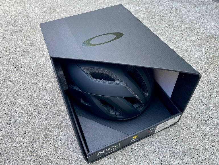 Brugt Oakley ARO5 Race Helmet bike — billede 12 af 13