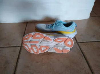 Used Hoka Bondi 8 bike — image 2 of 7