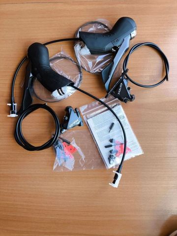 Použité Shimano ST-RX810 + BR-RX810 2025 Brakes