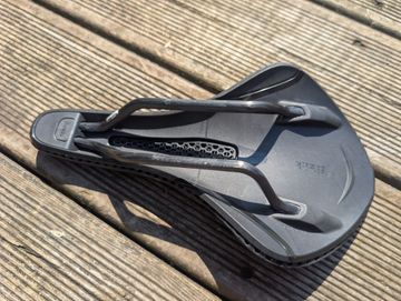 Used Fizik Tempo Aliante R1 Adaptive Saddles & Seatposts