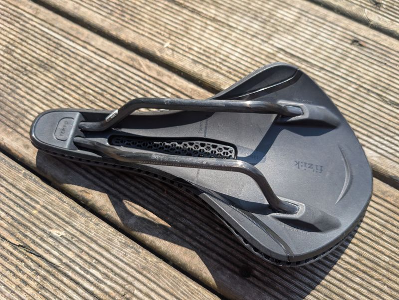Used Fizik Tempo Aliante R1 Adaptive Saddles & Seatposts