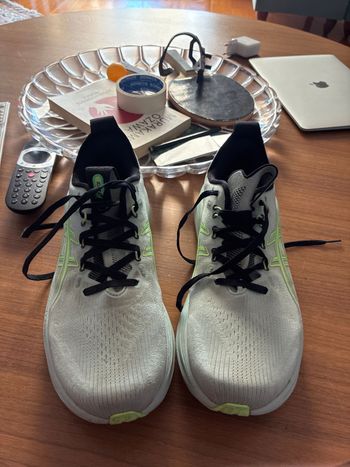 Używany Asics Gel Nimbus 28 Running Shoes