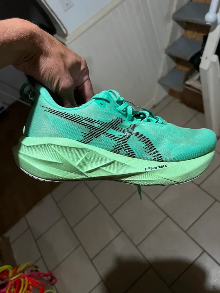 Použité Asics Novablast 5 bike — obrázek 3 z 6