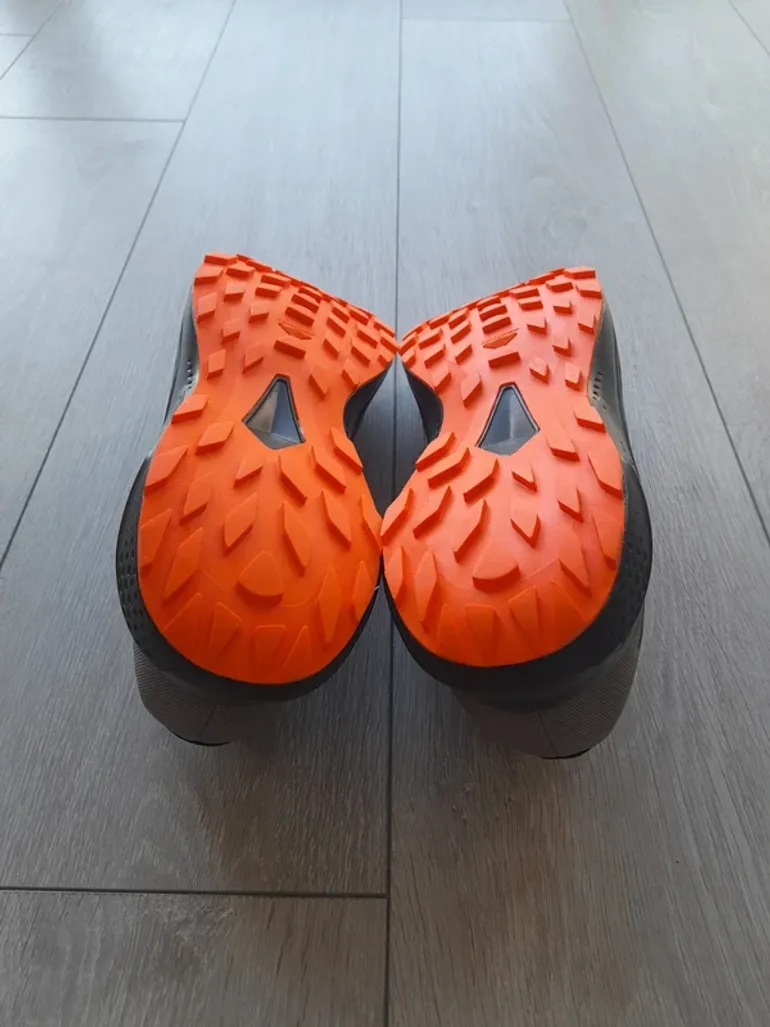 Used Salomon Trailrunning Shoes bike — image 3 of 7