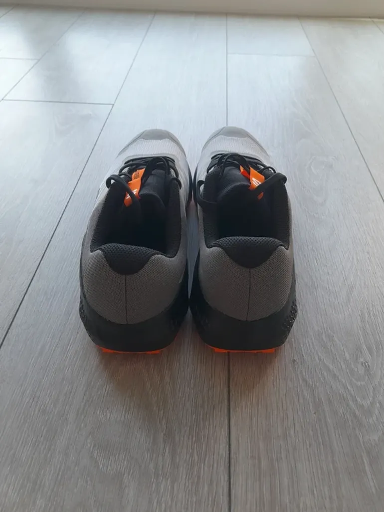 Used Salomon Trailrunning Shoes bike — image 2 of 7