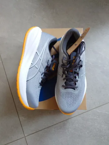 Used Asics Gel Cumulus 28 Running Shoes