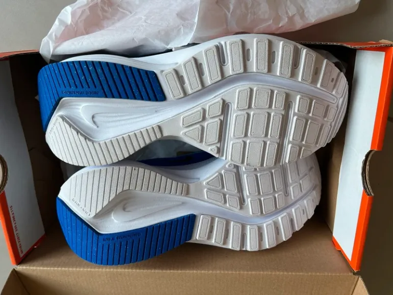 Used Nike Running Shoes bike — image 4 of 5