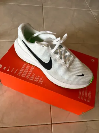 Nike Revolution 8 Running Shoes d'occasion