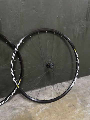 Used Mavic Aksium Wheelset 2020 bike — image 2 of 4