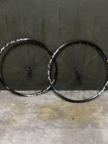 Used Mavic Aksium Wheelset 2020 bike — image 4 of 4