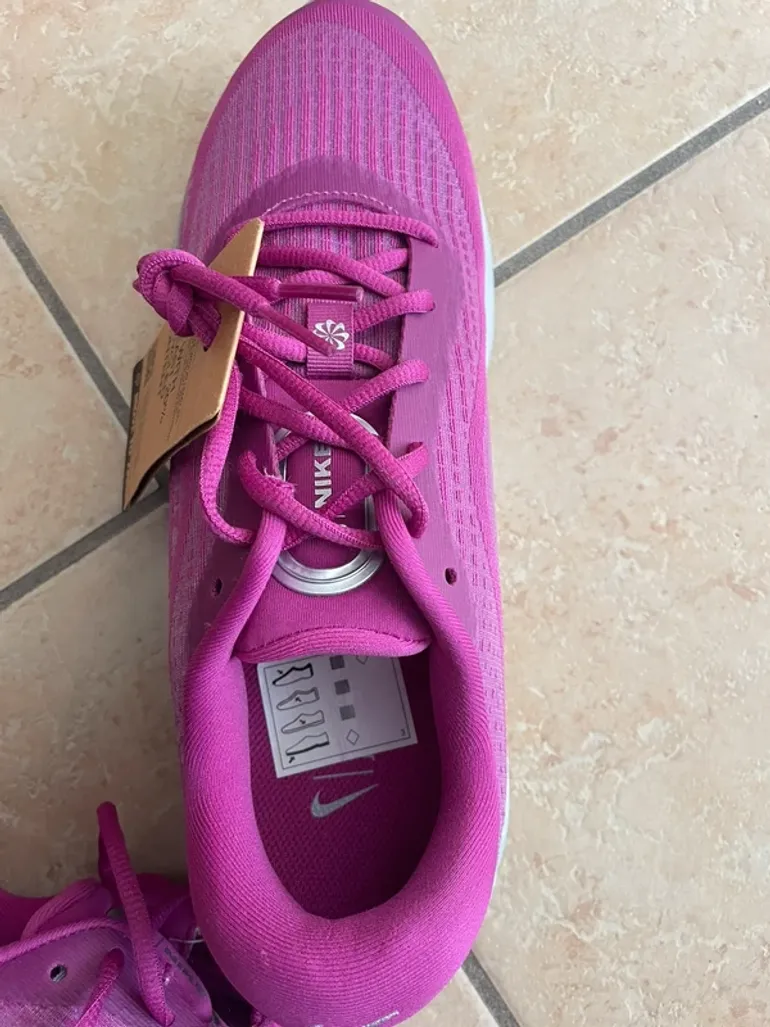 Used Nike Running Shoes bike — image 5 of 6