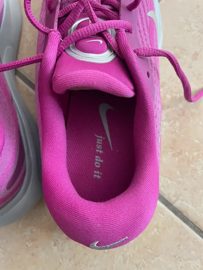 Used Nike Running Shoes bike — image 2 of 6