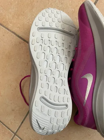 Used Nike Running Shoes bike — image 3 of 6