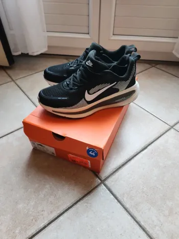 Used Nike Vomero 18 Running Shoes