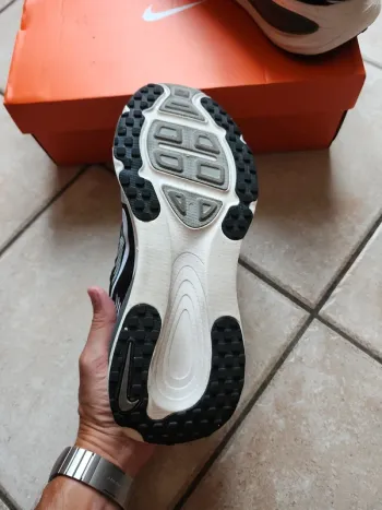 Used Nike Vomero 18 bike — image 5 of 6