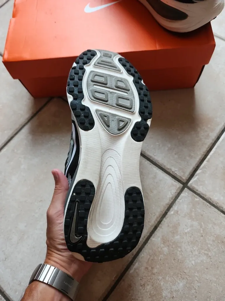 Used Nike Vomero 18 bike — image 5 of 6