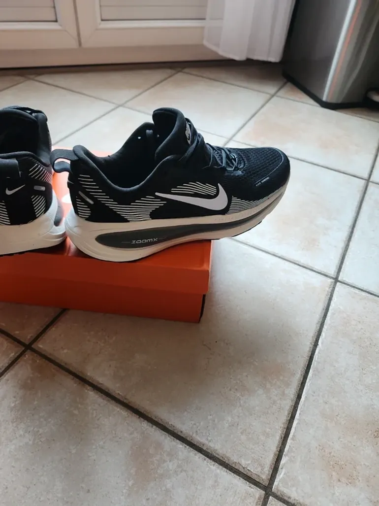 Used Nike Vomero 18 bike — image 6 of 6