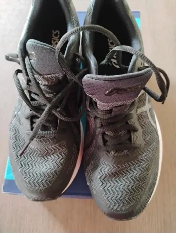 Used Asics Gel-DS Trainer 22 Running Shoes