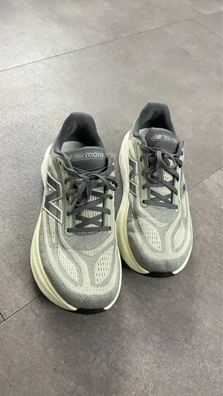 Used New Balance Fresh Foam X More V5 bike — image 8 of 9