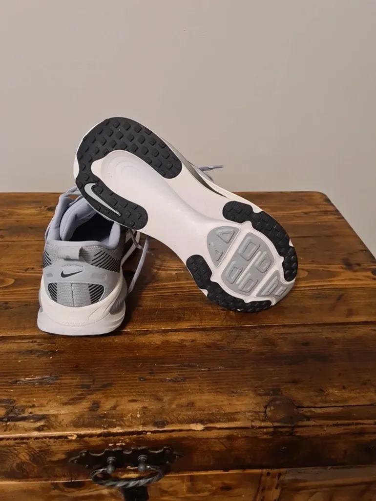 Used Nike Vomero 18 bike — image 10 of 15